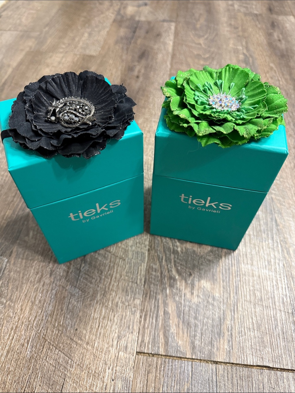 Set of 2 Tieks boxes Decorative Flower bands in Black dragon and Green crystal